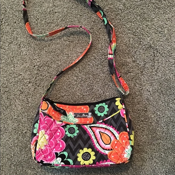 Treasure Trove of Vera Bradley. All 6 Bags +A Cookbook - Picture 11 of 16